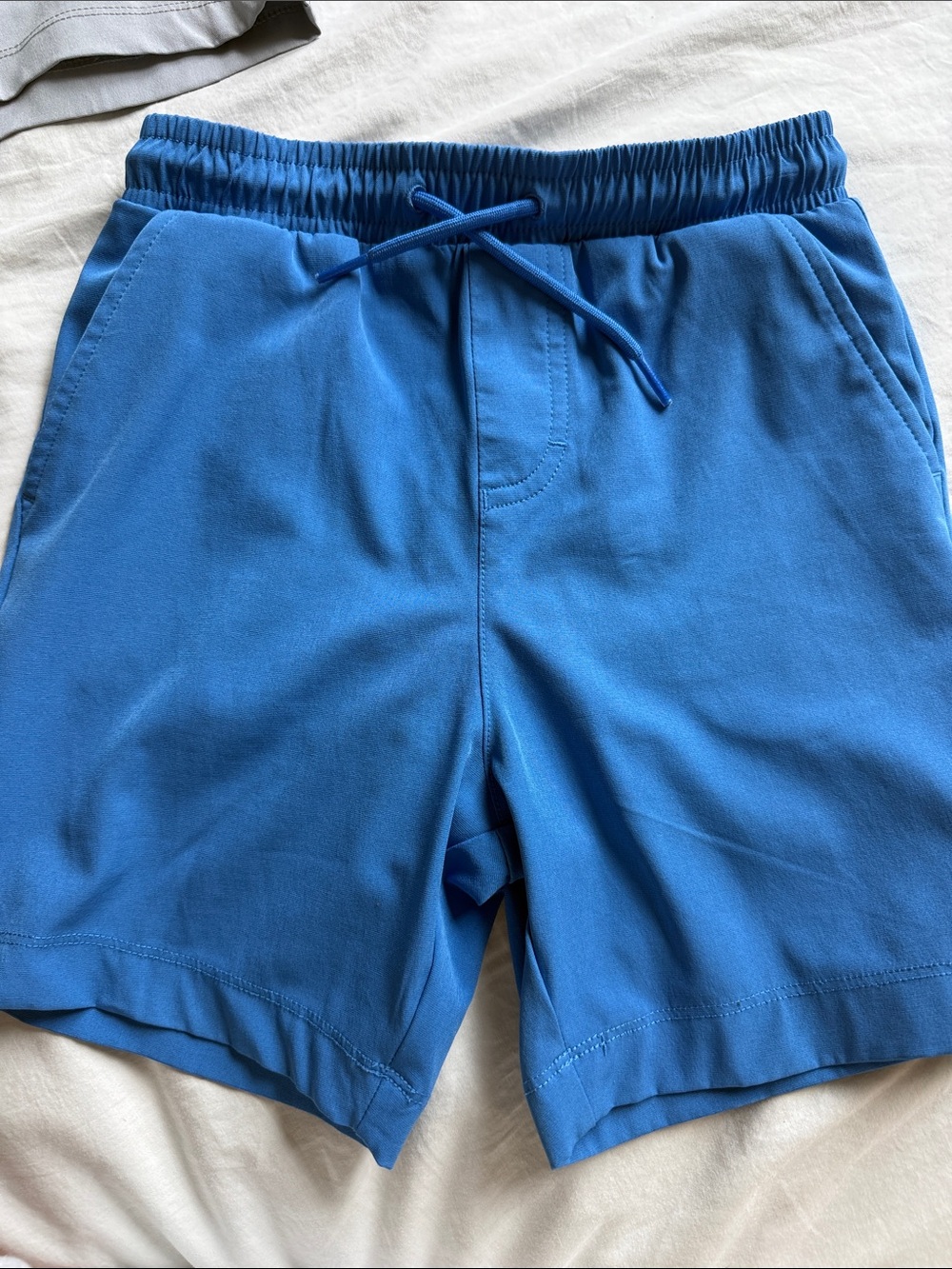 Vineyard vines performance shorts size 6